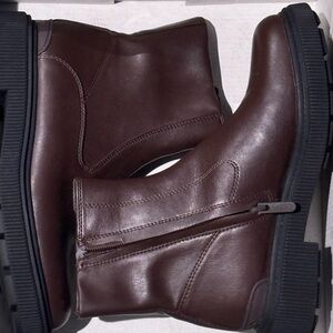 NIB Franco Sarto Chelsea Boots Size 6 (Dark Brown)